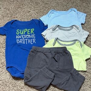 Baby short sleeve Onesie bundle with gray pants- size 3-6 months